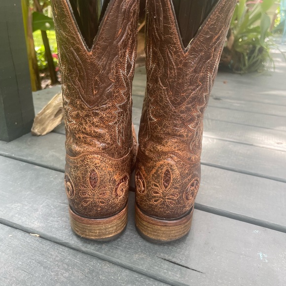Corral Brown Vintage Western Boots with Embroidered Detailing - Picture 4 of 9